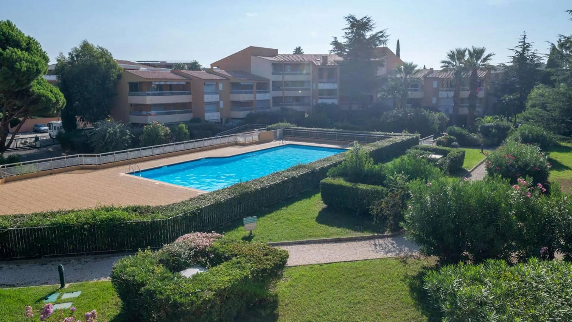 T2 Cabine Renove/Piscine/Clim/Commerces Le Lavandou
