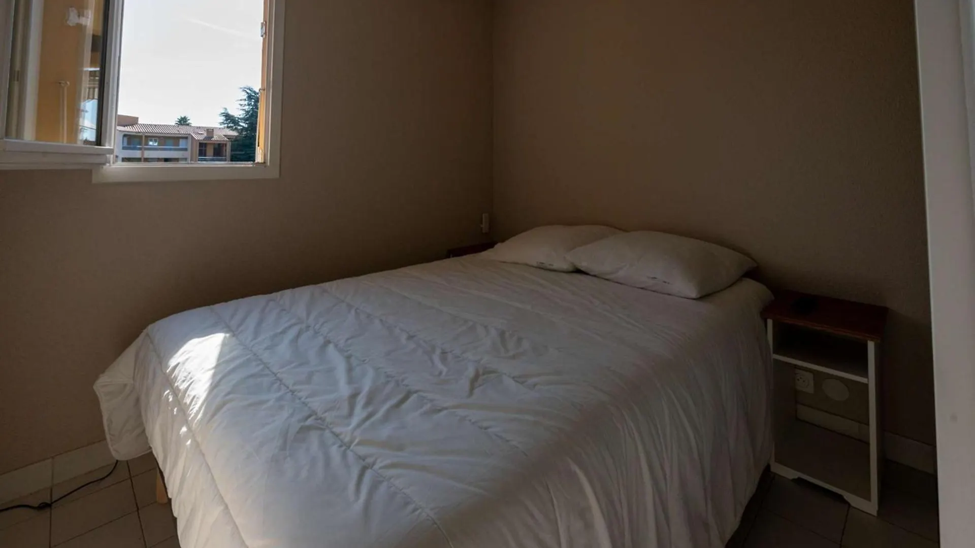 T2 Cabine Renove/Piscine/Clim/Commerces Le Lavandou France
