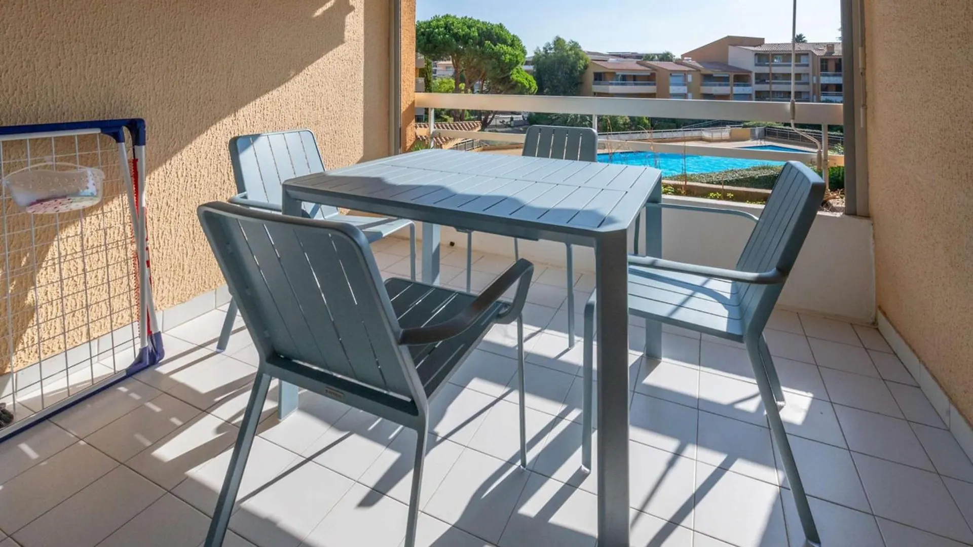 T2 Cabine Renove/Piscine/Clim/Commerces Le Lavandou Apartment