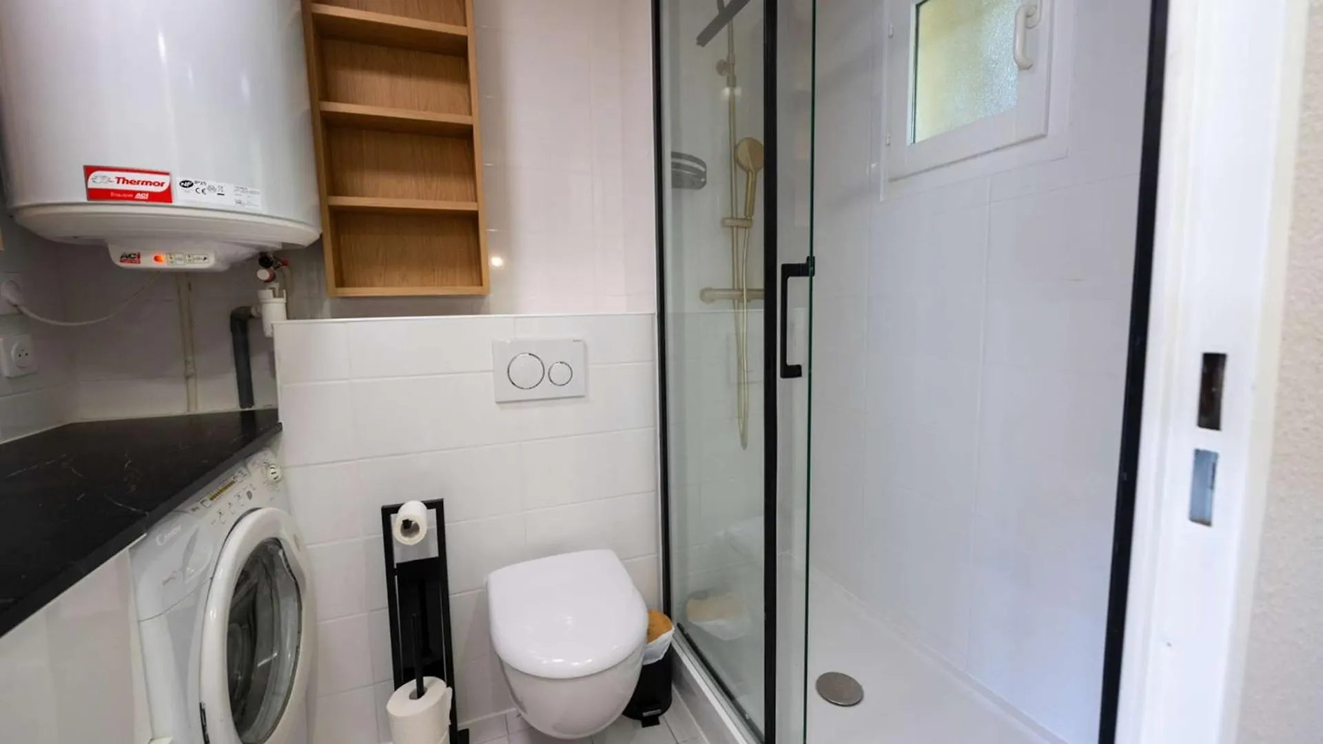 T2 Cabine Renove/Piscine/Clim/Commerces Le Lavandou