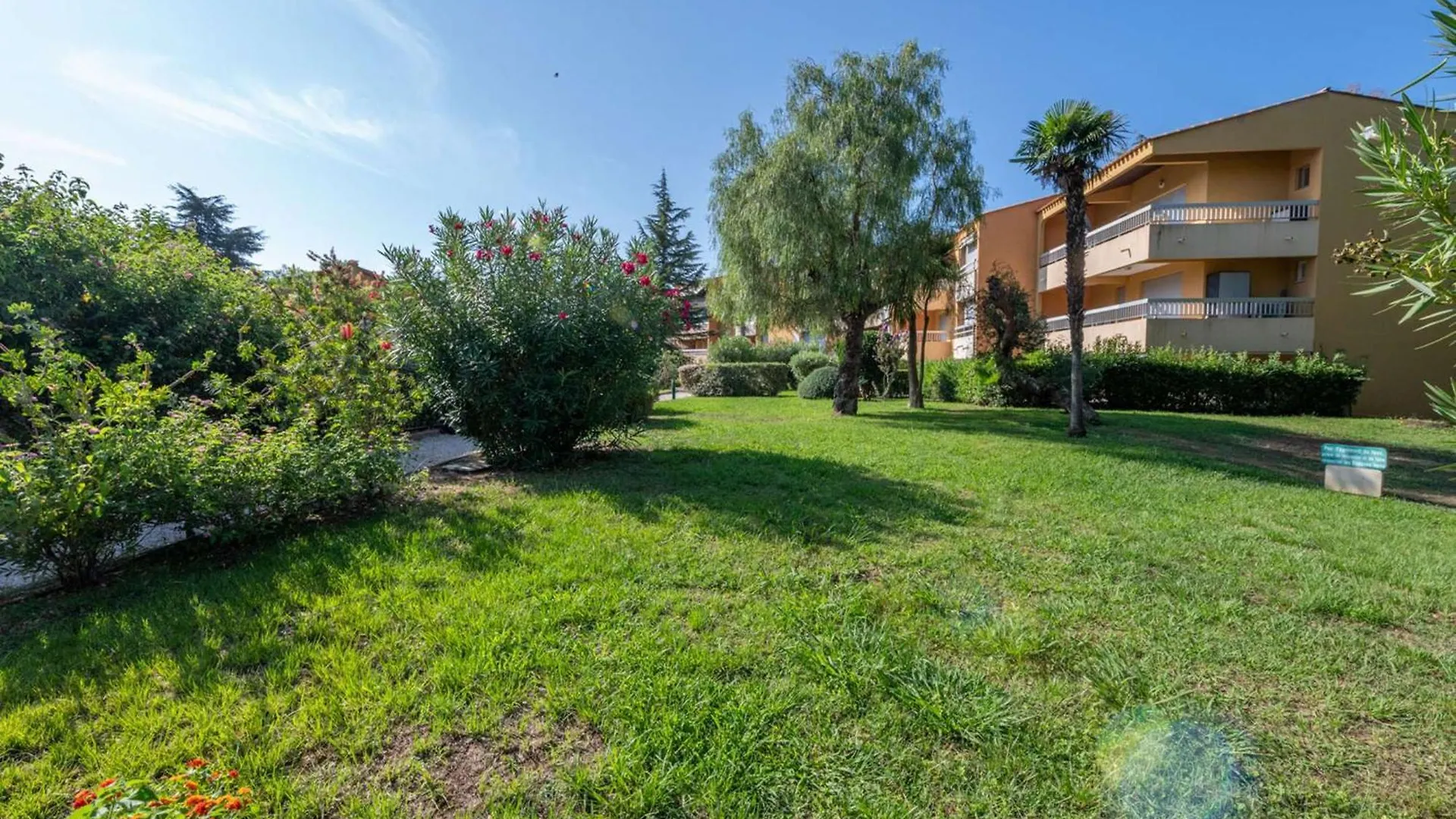 Apartment T2 Cabine Renove/Piscine/Clim/Commerces Le Lavandou